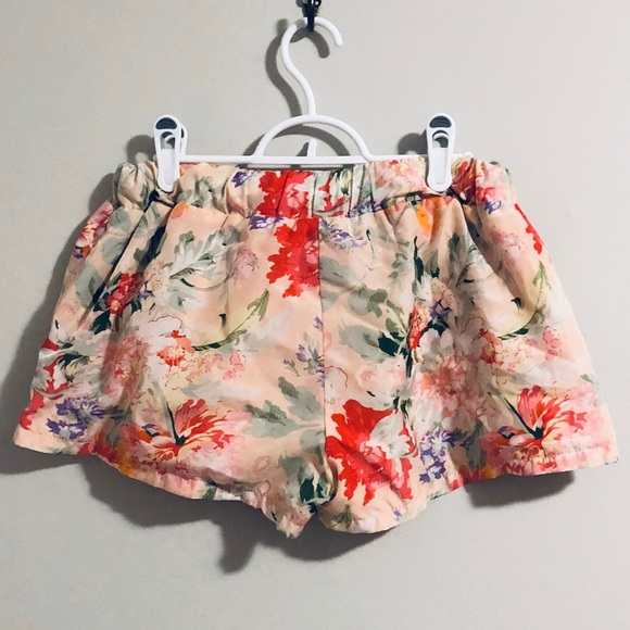 VOG Collection pretty peach floral shorts - Picture 3 of 8